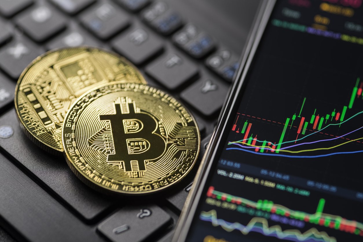 Technical Breakdown: Bitcoin Wedge Pattern Crumbles, Can Bulls Defend $52K?